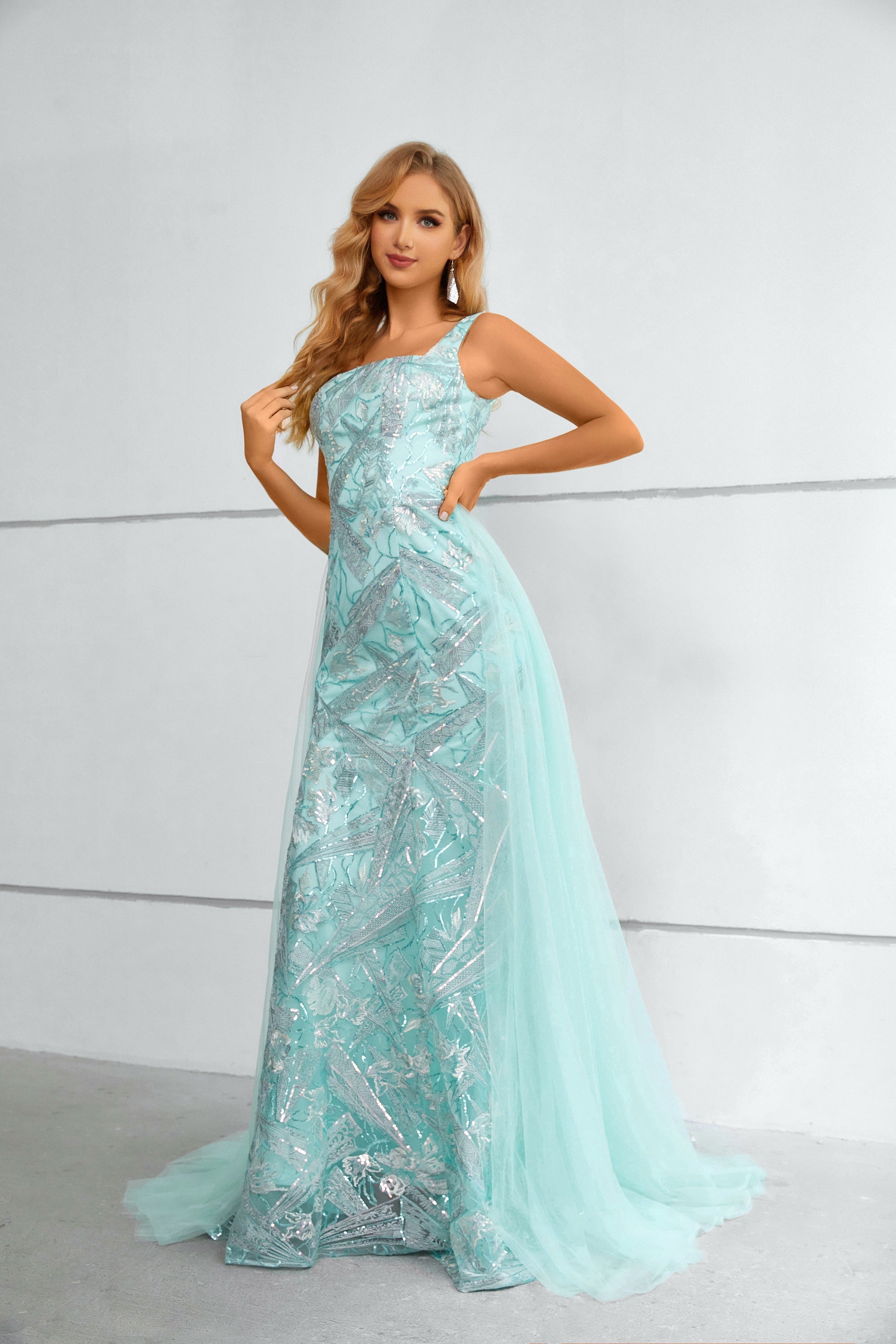 Unique Green Sleeveless Lace A Line Detachable Train Prom Dresses