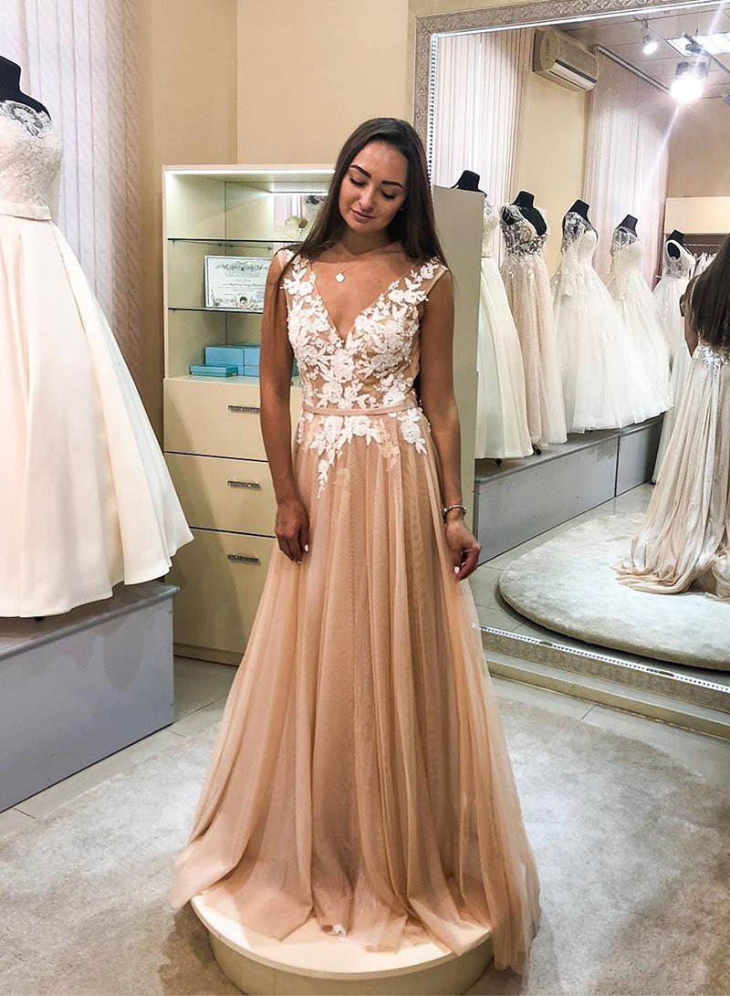 Elegant V-neck Long Lace Tulle Flowy Princess Prom Dresses For Teens